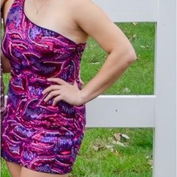 GCU Lulus beautiful 1 shoulder sequence, mini dress. - Picture 4 of 4